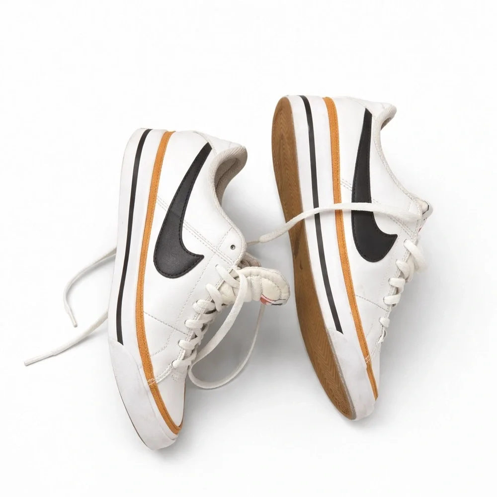 Nike Low Top White Sneakers Gum Sole Comfort Insole